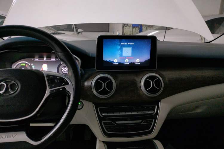 Used BAIC Beijing EU5 2018 R500 Smart Wind Edition