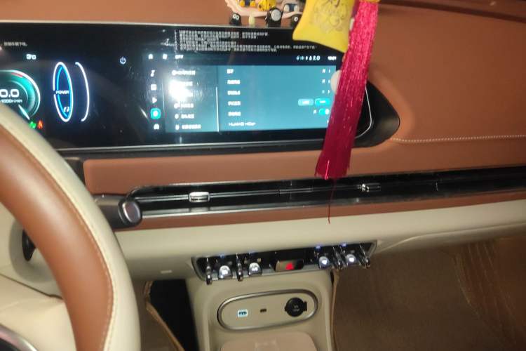 Used ORA Good Cat 2023 401 km Standard Range Comfort Version Lithium Iron Phosphate
