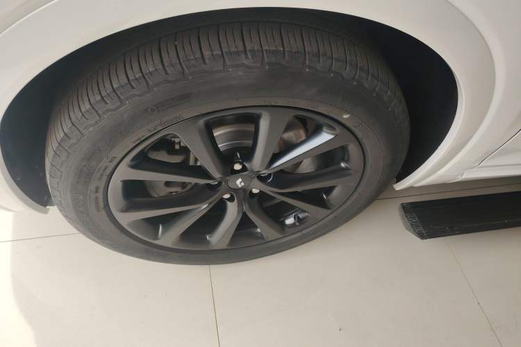 Used Li Auto ONE 2021 Extended-Range 6-Seater Version Left Front Wheel Hub