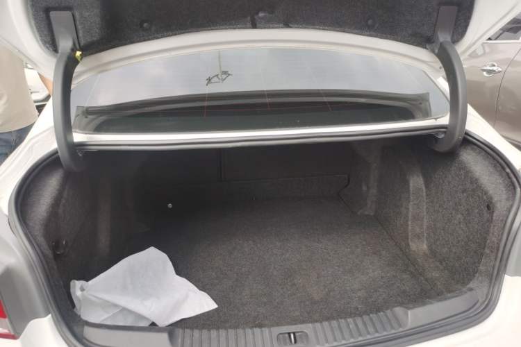 Used Buick Verano 2018 Sedan 20T Dual-Clutch Leading Model Trunk