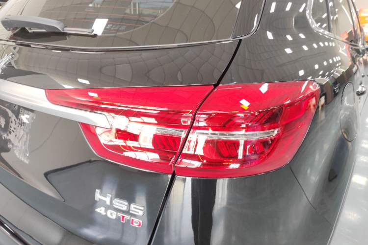 Used Hongqi HS5 2022 Revised Version 2.0T Smart Connect Flagship Edition Right Rear Taillight