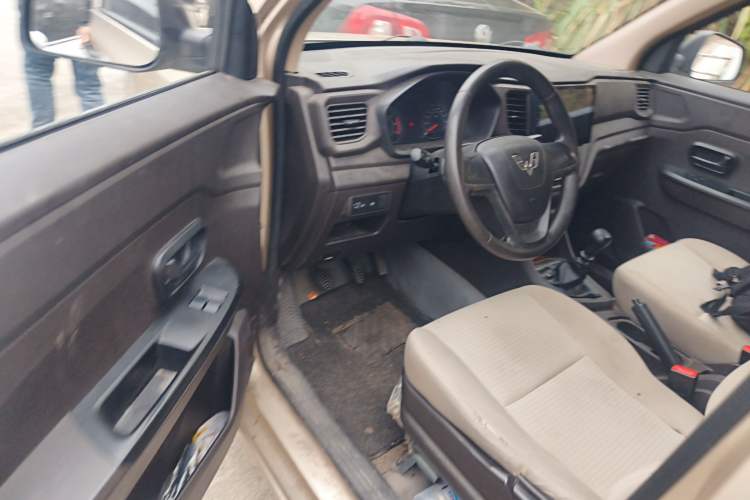 Used Wuling Hongguang 2019 1.5L S Basic Window-Sealed Vehicle China VI LAR
