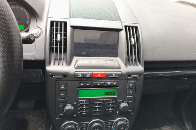 Used Land Rover Freelander 2 2011 3.2L i6 SE Gasoline Version Audio And AC Panel