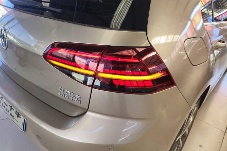 Used Volkswagen Golf 2018 230TSI Automatic Luxury Version