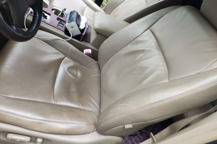 Used Toyota Highlander 2011 2.7L Two-Wheel Drive 7-Seater Luxury Edition Left Front Seat