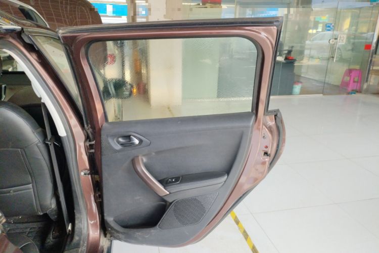 Used Peugeot 2008 2014 1.6L Automatic Navigation Edition Interior 6