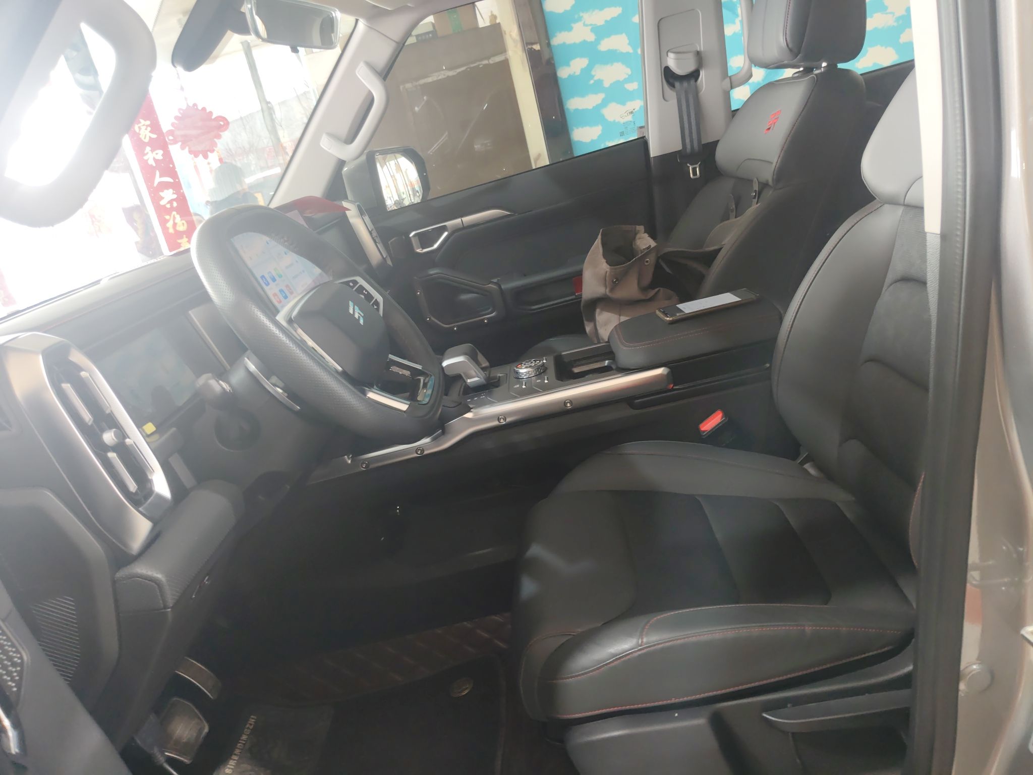 المقاعد الأمامية داخل السيارة