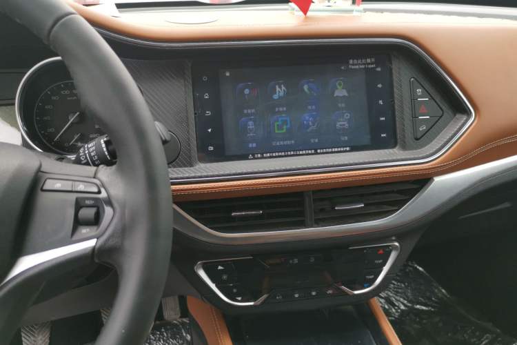 Used Zotye T300 2017 1.5L Manual Luxury Model Audio And AC Panel