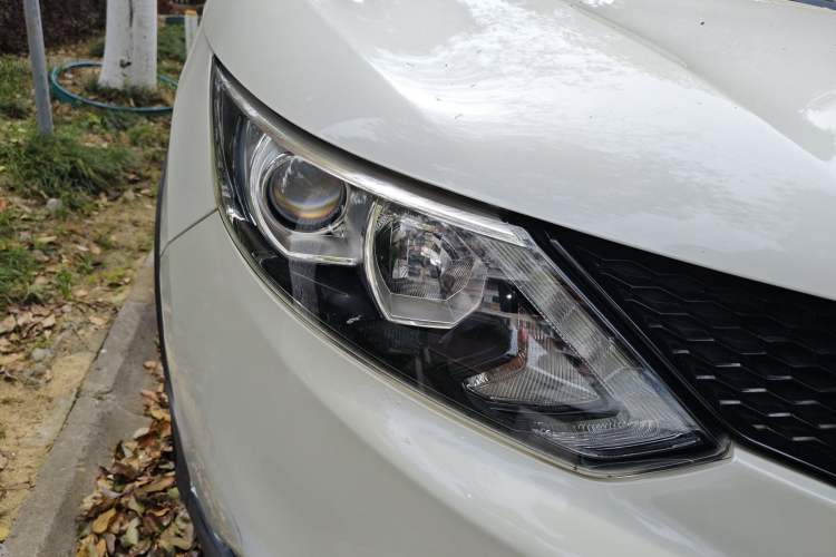 Used Nissan Qashqai 2016 2.0L CVT Elite Edition Right Front Headlight