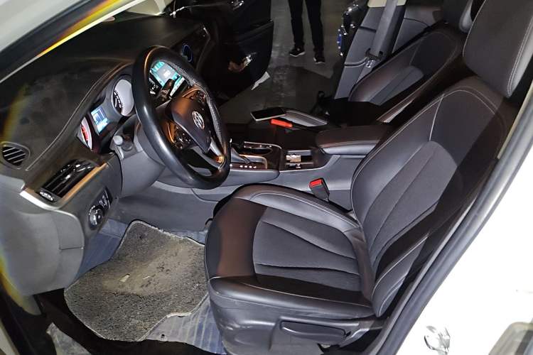 Used Buick Verano 2018 Sedan 20T Dual-Clutch Leading Model Left Front Seat