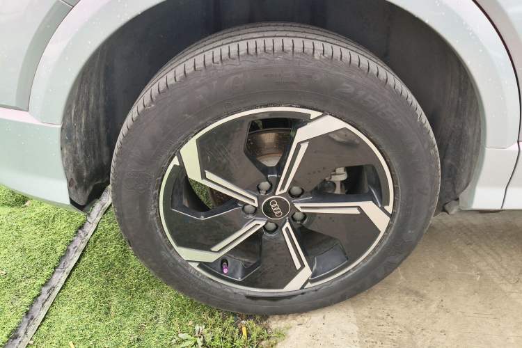 Used Audi Q2L e-tron 2022 Q2L e-tron Pure Electric Smart Enjoyment Model Right Rear Wheel Hub