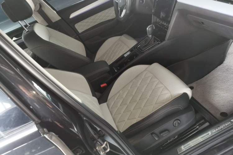 Used Volkswagen Magotan 2024 2 Million Units Zhongxiang Version 330TSI DSG Luxury Edition