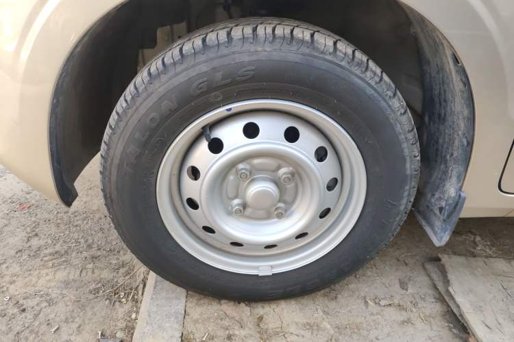 Used Wuling Hongguang V 2022 1.5L Jingqu Edition Electric-Assist LAR Exterior 4