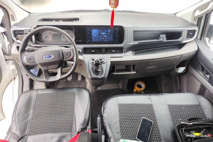 Used Ford Transit 2023 2.0T Diesel Manual Multifunction Commercial Vehicle Short Wheelbase Mid-Roof Design 5/6 Seats
