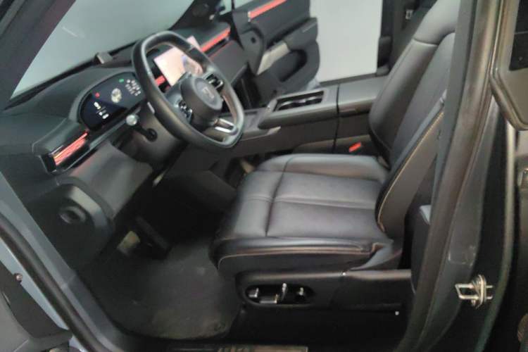 Used Zeekr 7X 2025 100 kWh Long-Range Rear-Wheel Drive with Intelligent Driving Features
