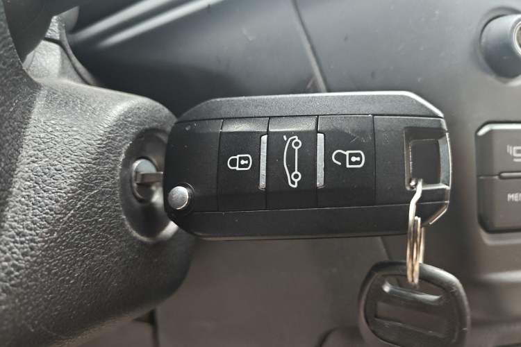 Used Citroen C3-XR 2015 1.6L Manual Pioneer Model Vehicle Key