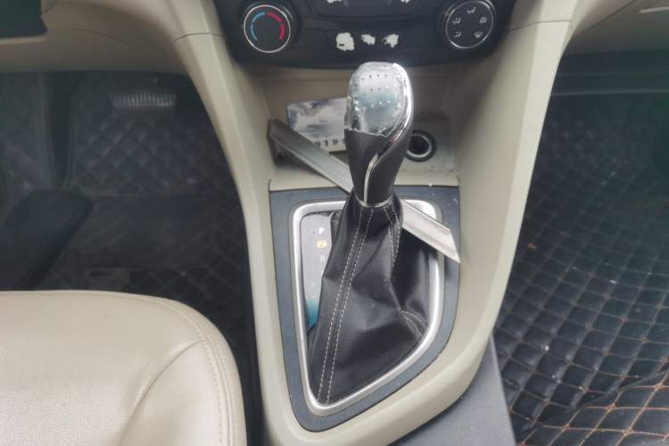 Used Buick GT 2015 15N Automatic Elite Version Gear Lever