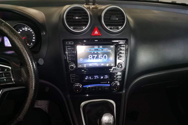 Used Haval H6 2015 Upgraded Model 1.5T Manual Two-Wheel Drive Elite Version Audio And AC Panel