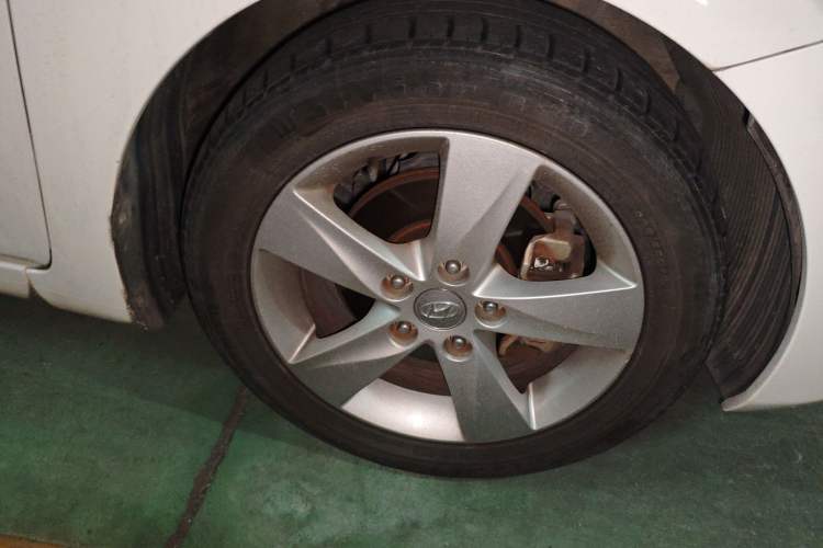 Used Hyundai Elantra (5th Generation / Langdong) 2012 1.6L Automatic Fashion Edition Right Front Wheel Hub