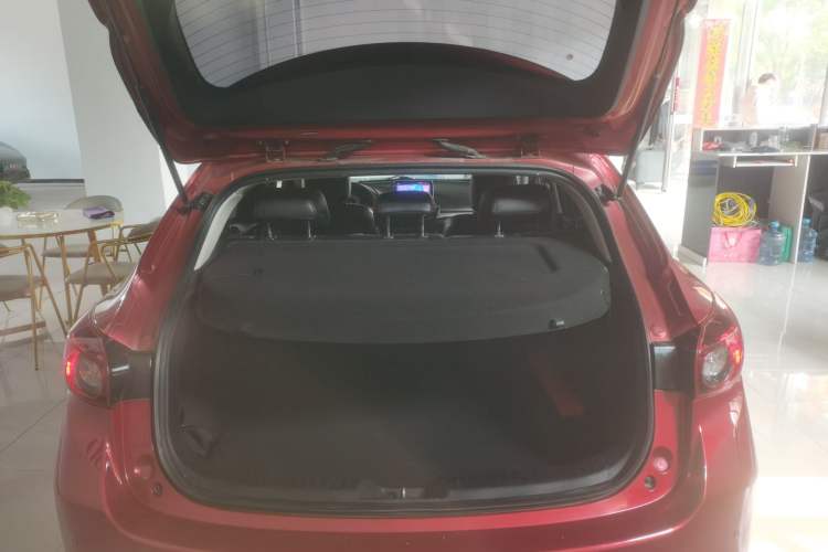 Used Mazda 3 Axela 2017 Hatchback 1.5L Automatic Comfort Model Emission Standard China V Trunk