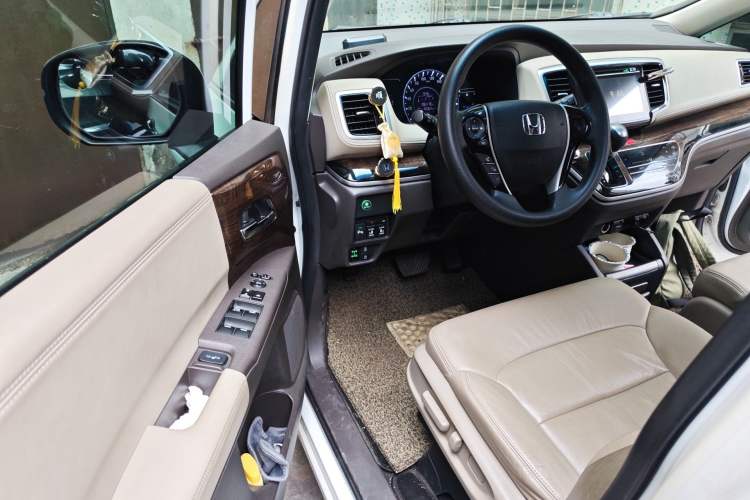 Used Honda Odyssey 2015 Revised 2.4L Luxury Edition
