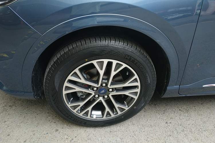 Used Ford Escape 2020 EcoBoost 245 Four-Wheel Drive Luxury Edition Exterior 4