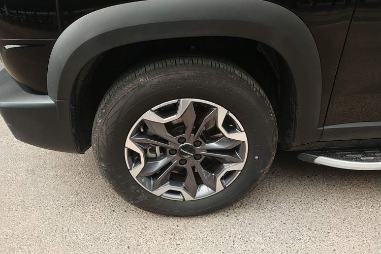 Used Haval DARGO 2024 2.0T DCT Chinese Rural Dog Edition Left Front Wheel Hub