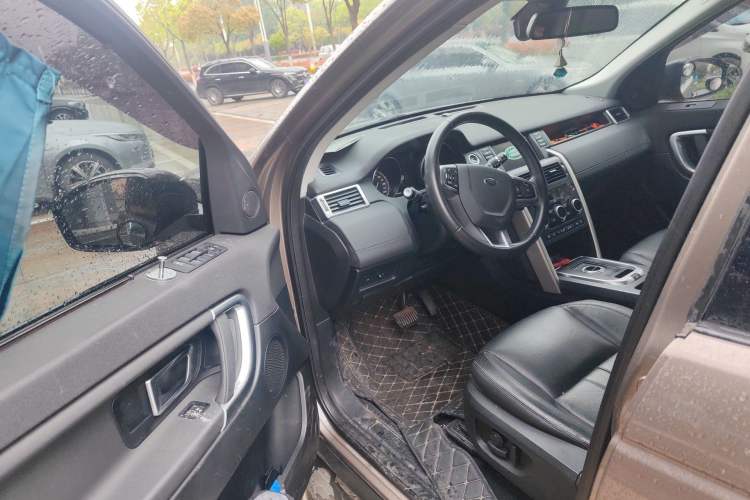 Used Land Rover Discovery Sport 2017 2.0T SE Driver Seat