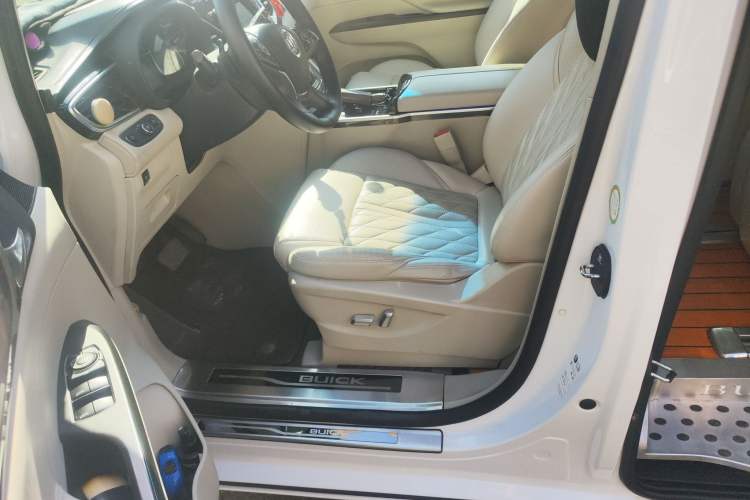 Used Buick GL8 2017 ES 28T Comfort Model China V Standard