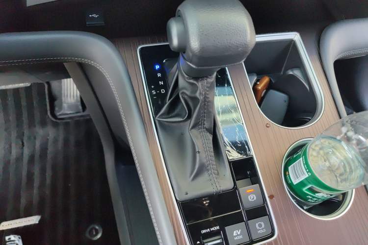 Used Toyota Granvia 2024 2.5L Hybrid Comfort Edition
