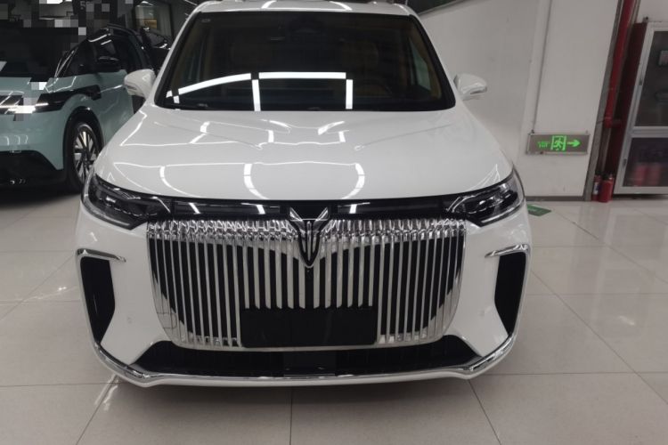 Used VOYAH Dream 2025 EV Four-Wheel Drive Flagship Kunpeng Edition