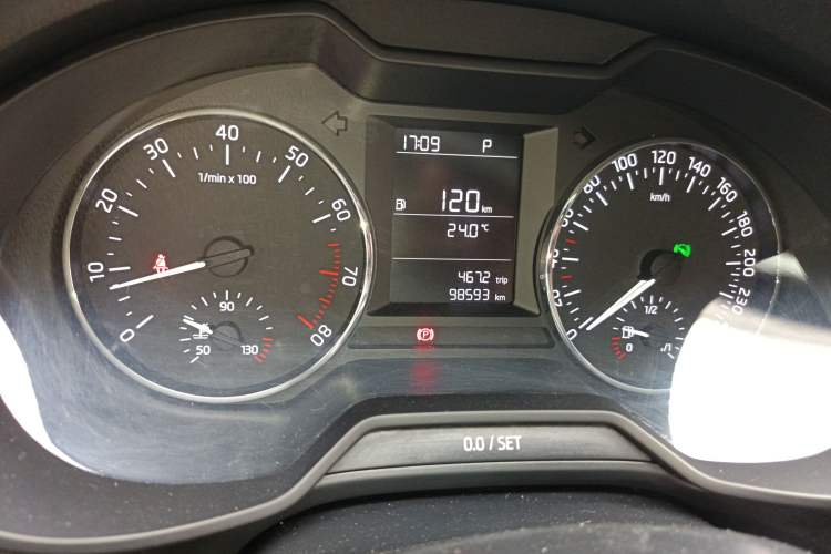 Used Skoda Octavia 2017 1.6L Automatic Chuanxing Edition Odometer Close Up