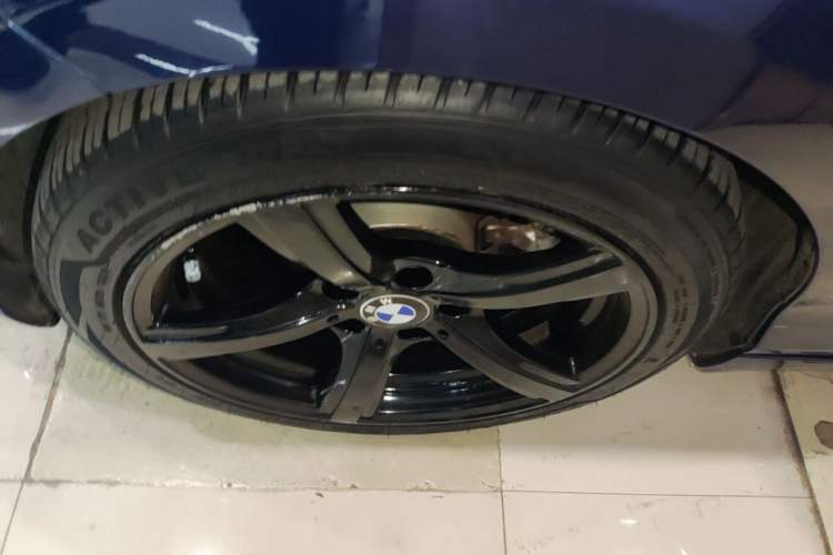 Used BMW 2 Series 2018 220i Convertible Coupe Sports Design Package Left Front Wheel Hub