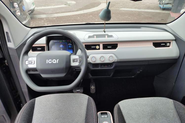 Used Chery QQ Ice Cream 2022 170km Sundae Phosphate Lithium-Ion Center Console