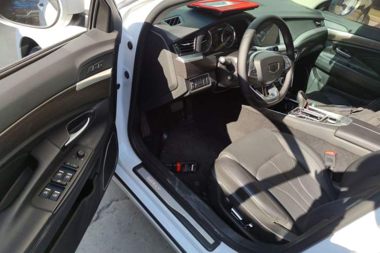 Used Geely Auto Emgrand GT 2017 1.8T Luxury Model
