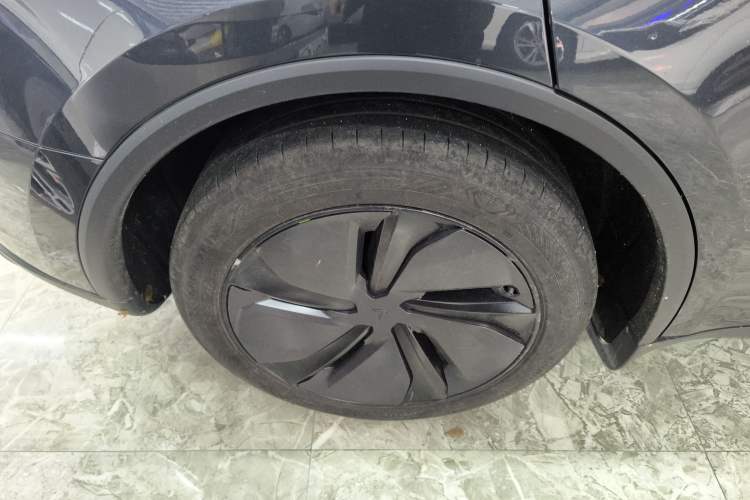 Used Tesla Model Y 2025 Rear-Wheel-Drive Version
