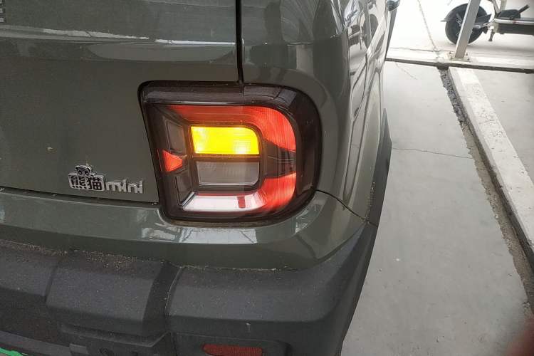 Used Geely Galaxy Panda 2025 210km Panda Rider Right Rear Taillight