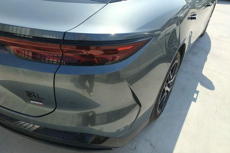 Used BYD Han L 2025 DM-p Four-Wheel-Drive LiDAR Flagship Model Right Rear Taillight