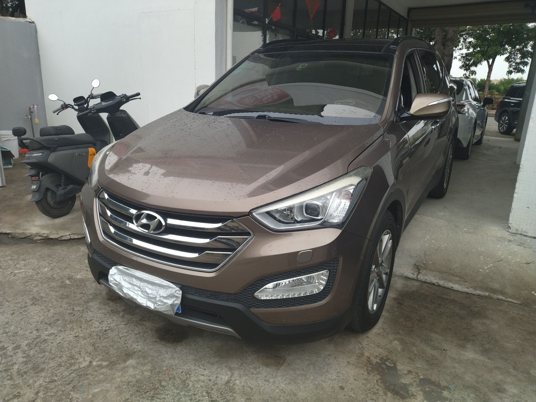 Под передней частью автомобиля