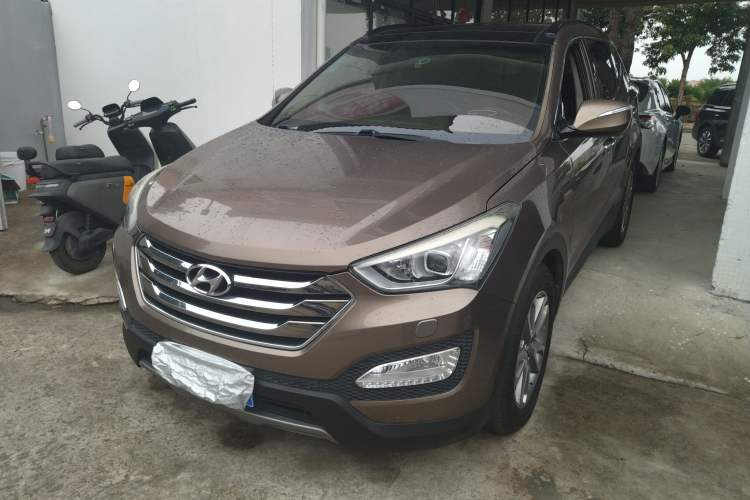 Used Hyundai Santa Fe 2013 Revised Version 2.4L Automatic All-Wheel Drive Luxury Trim