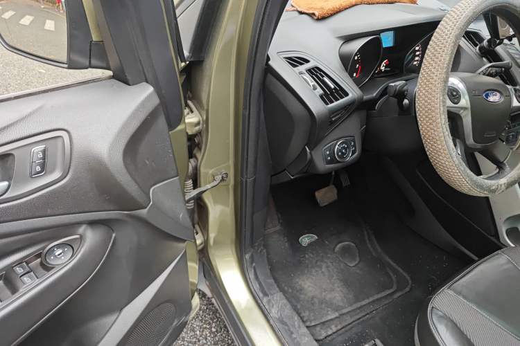 Used Ford Kuga 2013 1.6L GTDi Two-Wheel-Drive Trend Model