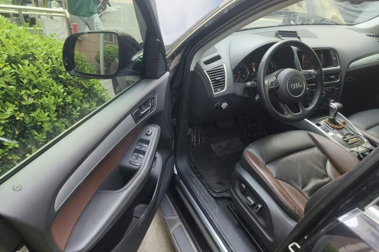 Used Audi Q5 2018 Collector's Edition 40 TFSI Technology Model
