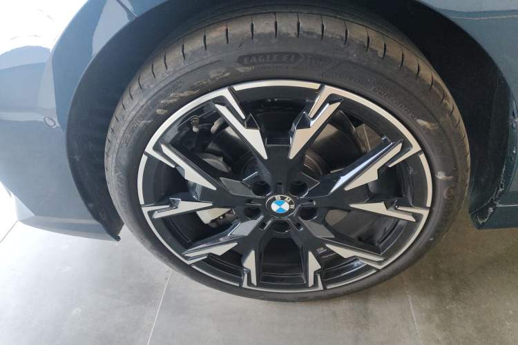 Used BMW 2 Series 2025 225L M Sport Night Edition Package Left Front Wheel Hub