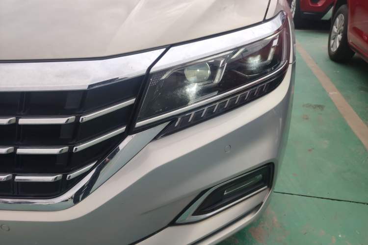 Used Volkswagen Passat 2019 330TSI Luxury Edition China VI Standard
