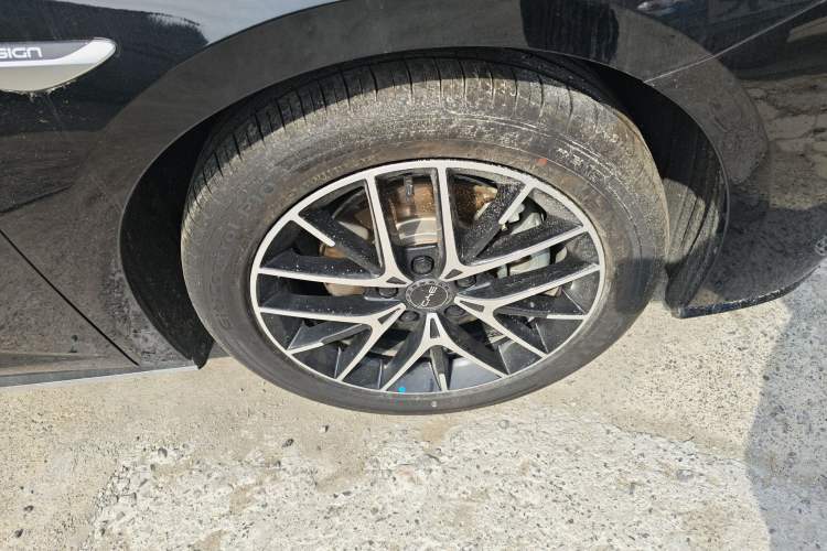 Used BYD Seal 2024 HONOR Edition DM-i 1.5L 121km Prestige Model Right Front Wheel Hub