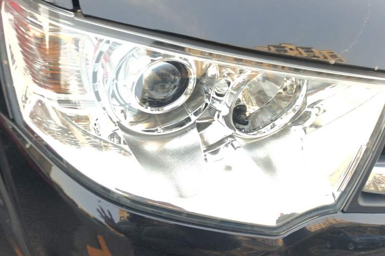 Used Mitsubishi Pajero Sport 2013 3.0L Automatic 4x4 Flagship Edition Right Front Headlight