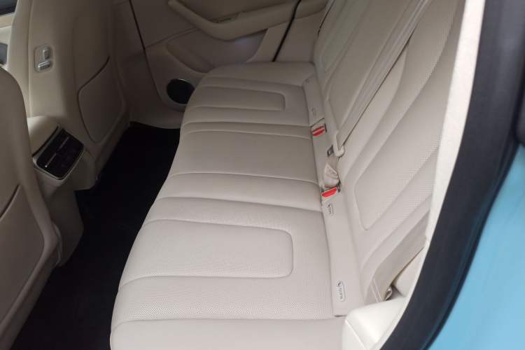 Used Hima Luxeed R7 2025 Range-Extended Version 251 km Max Left Rear Seat