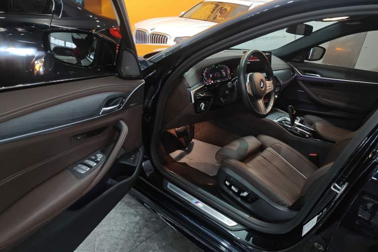 Used BMW 5 Series 2023 530Li Luxury Edition M Sport Package
