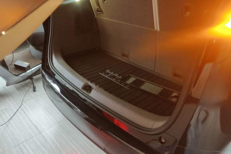 Used Denza D9 2022 DM-i 970 Four-Wheel Drive Flagship Model
