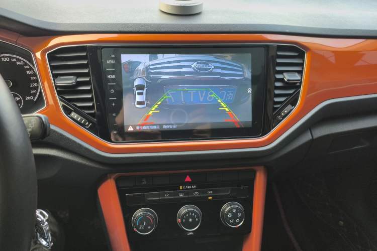 Used Volkswagen T-ROC 2018 230TSI DSG Two-Wheel Drive Advanced Version China V Standard Audio And AC Panel